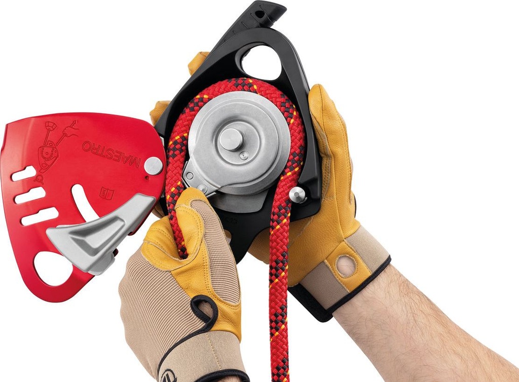 D024BA00 MAESTRO® L Descender with integrated progress-capture pulley for loads up to 280 kg